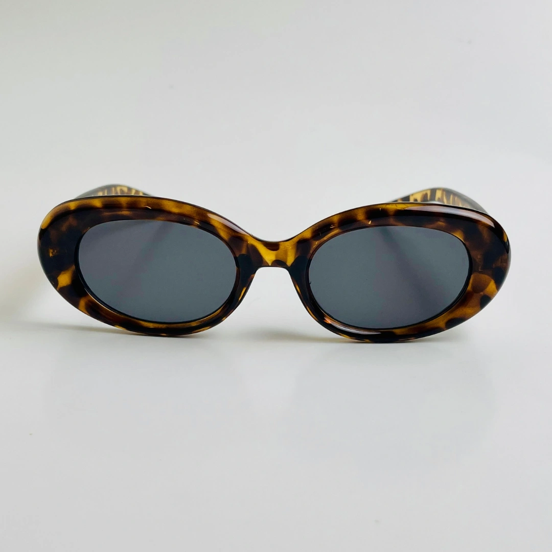 The Retro Oval | Leo