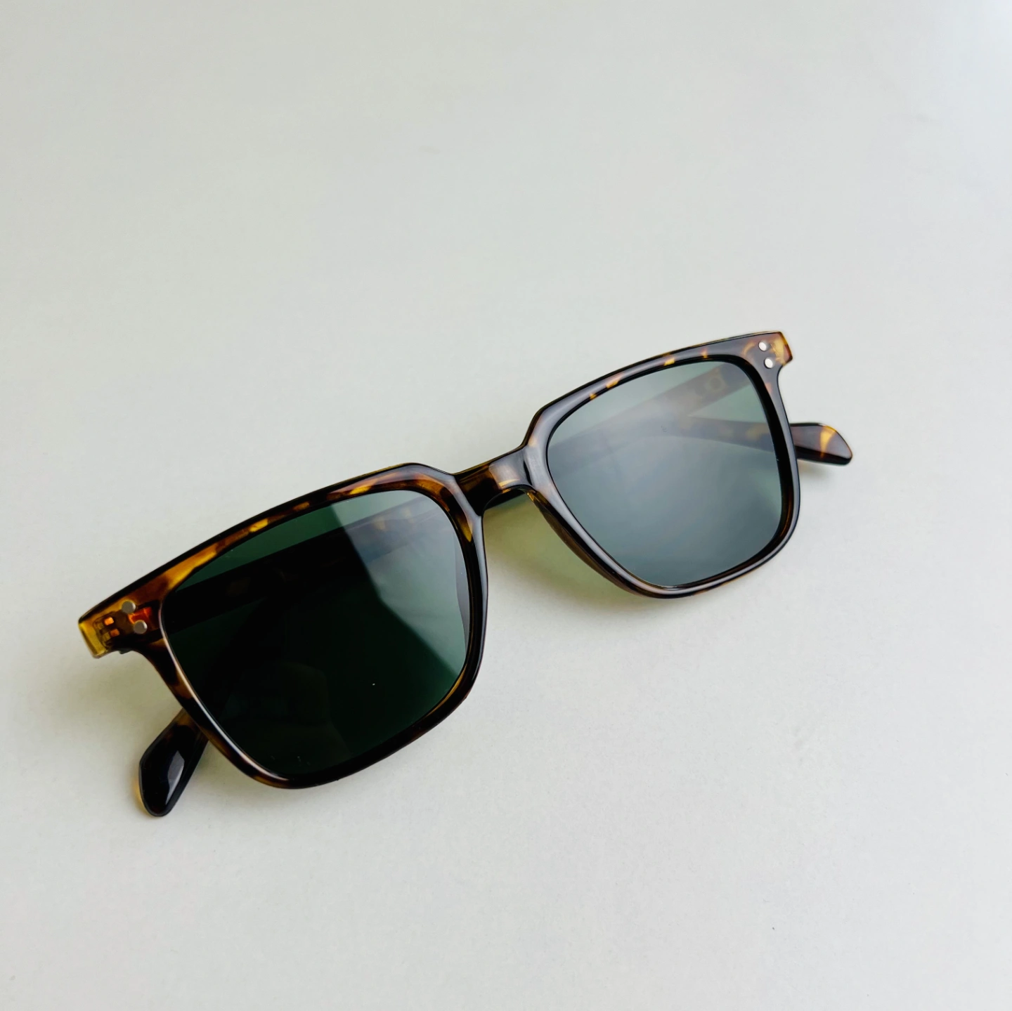 AxisDrift Shades | Leo