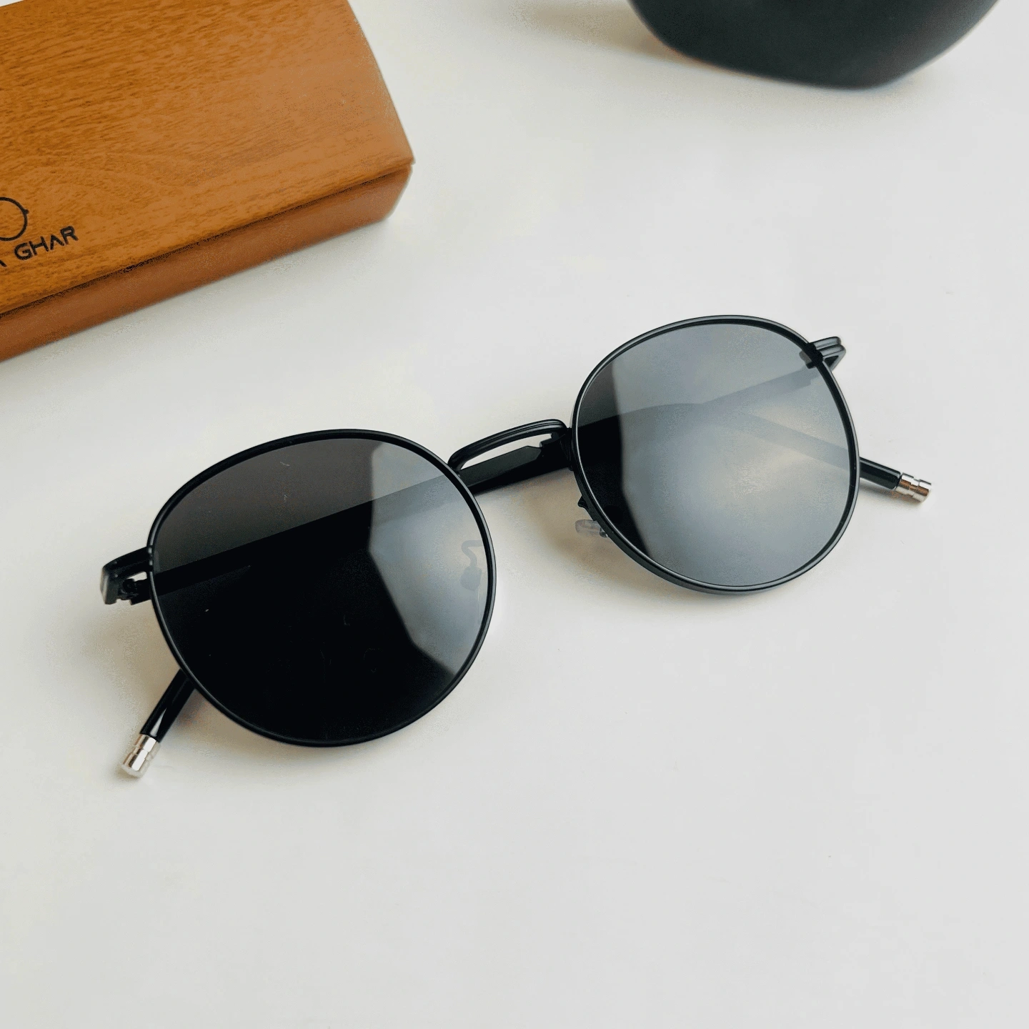 Round Classic Shades | Black