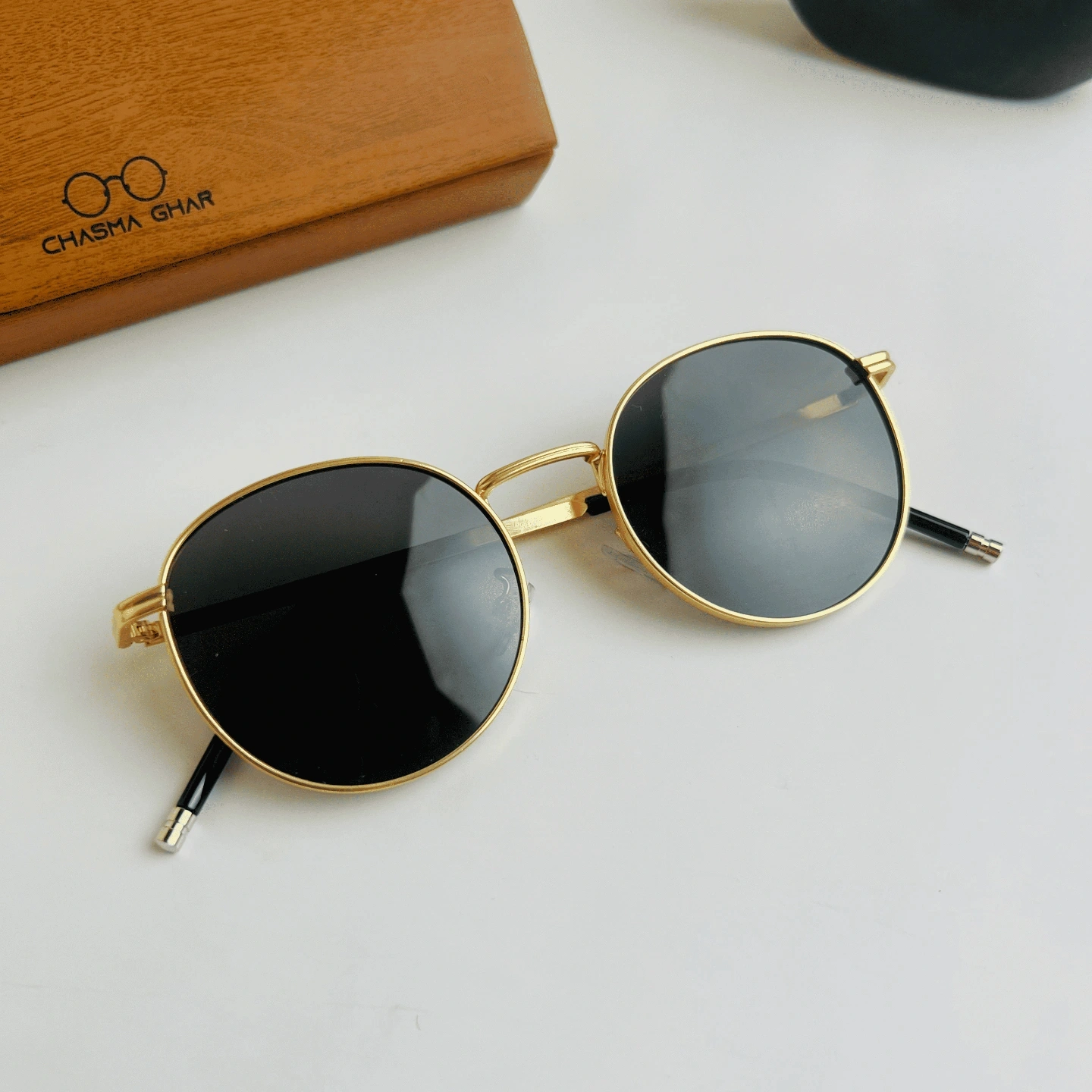 Round Classic Shades | Gold
