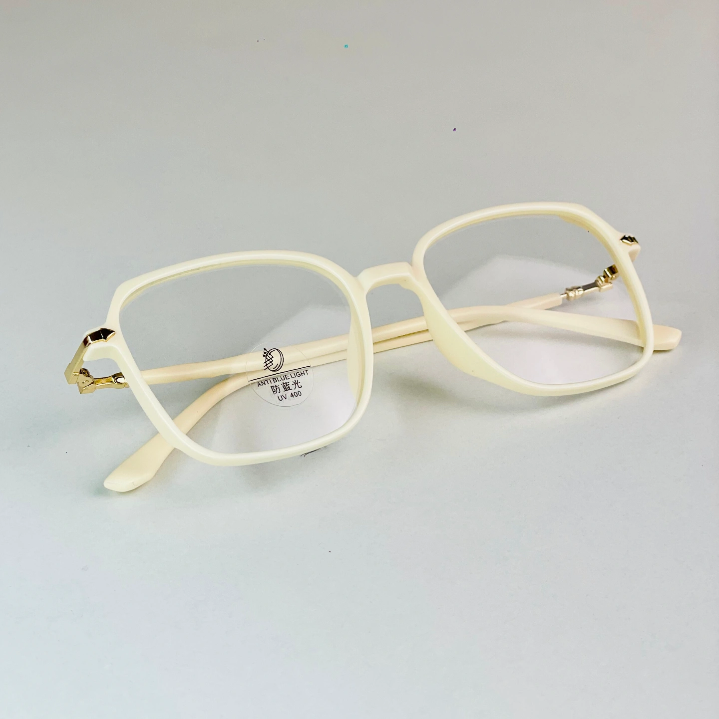 Fancy Trending White